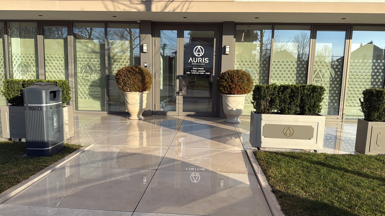 Hyrja e Auris Dentalclinic në Prishtinë